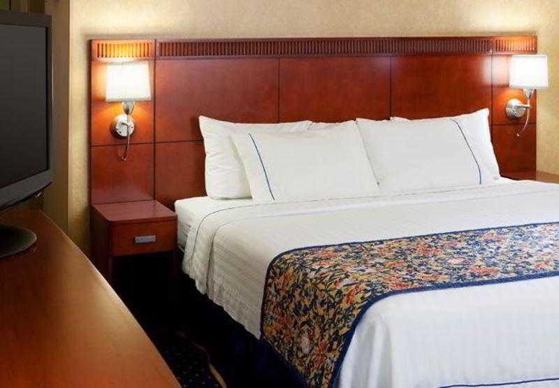 Courtyard Dayton South Mall Miamisburg Room photo